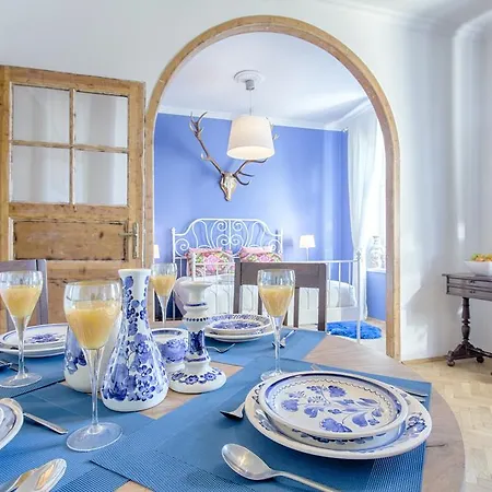 Tyzenhauz Classic Apartment