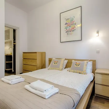 Tyzenhauz Classic Apartment *