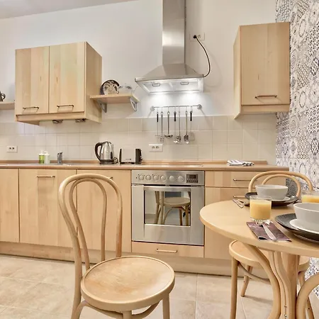 Tyzenhauz Classic Apartment *